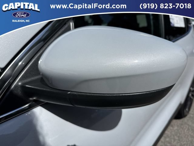 Certified 2025 Ford Escape SE FWD image 12