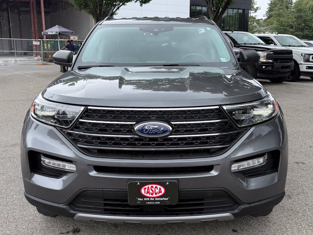 Certified 2023 Ford Explorer XLT w/ Equipment Group 202A AWD/4WD image 3