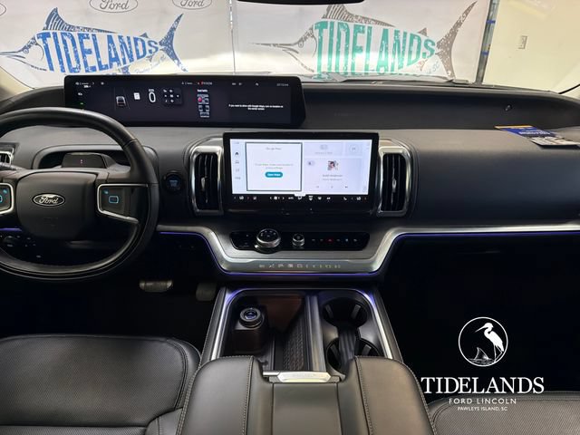 Certified 2025 Ford Expedition Platinum w/ Driver's Package AWD/4WD image 24