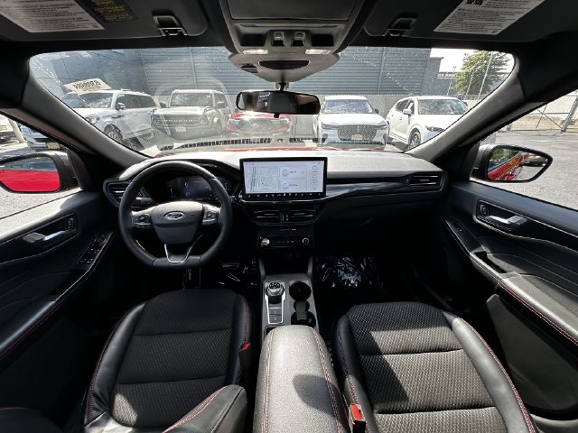 Certified 2023 Ford Escape ST-Line w/ Tech Pack #1 AWD/4WD image 3