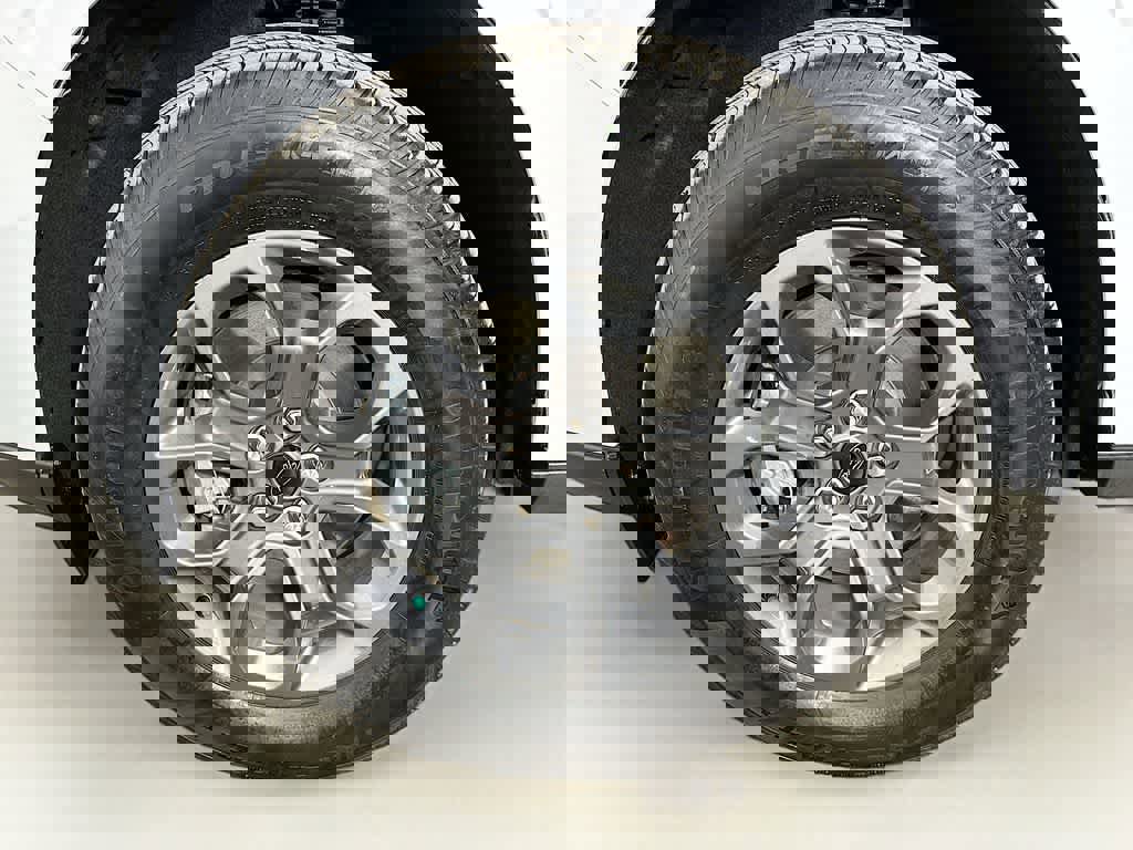 Certified 2025 Ford Maverick XLT w/ XLT Luxury Package image 11