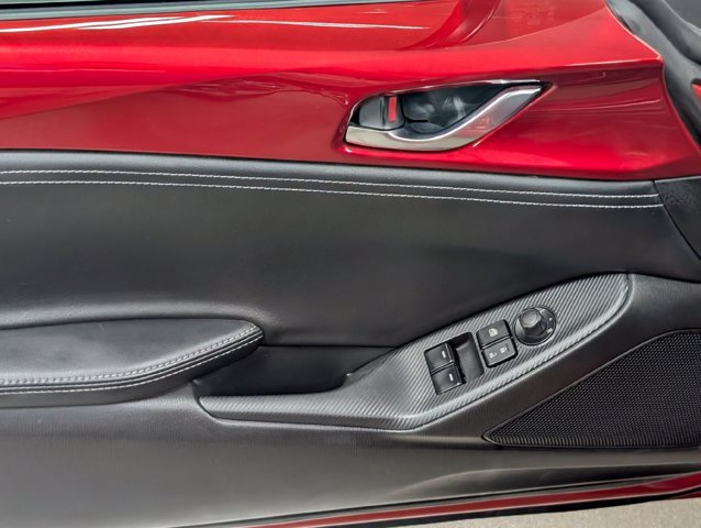 Used 2022 MAZDA MX-5 Miata RF Grand Touring RWD image 9