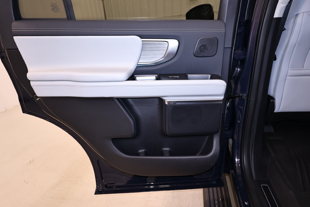Certified 2027 Ford Expedition Platinum AWD/4WD image 15