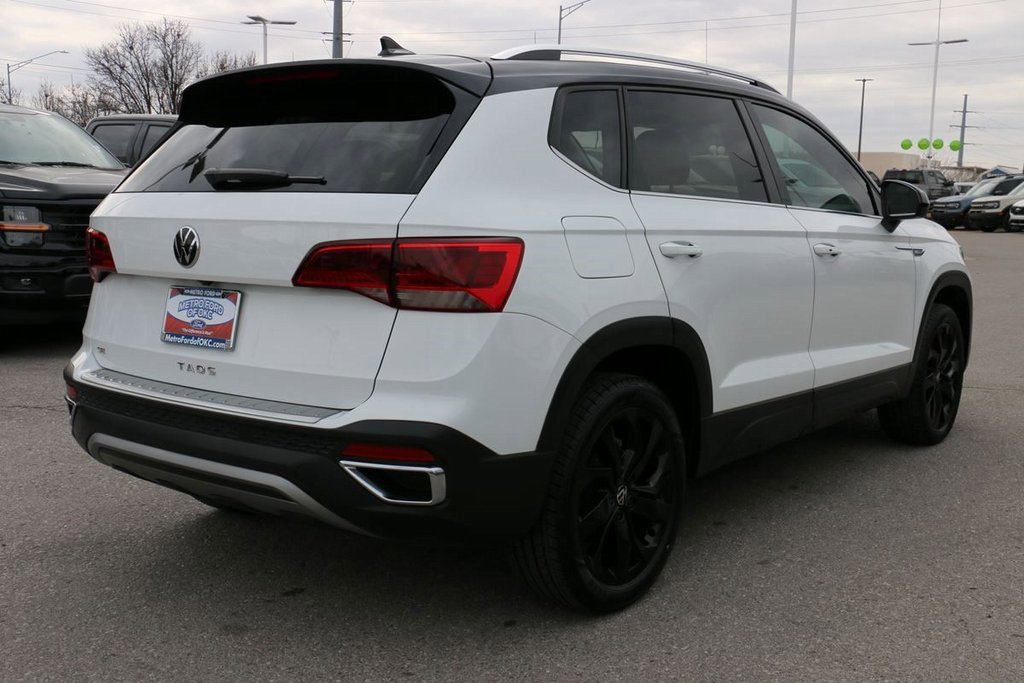 Used 2023 Volkswagen Taos SE w/ Panoramic Sunroof Package image 5