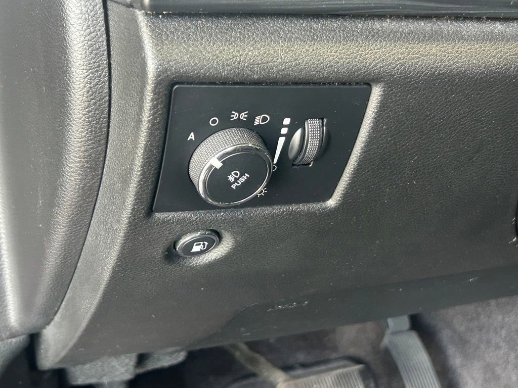 Used 2019 Jeep Grand Cherokee Laredo image 33