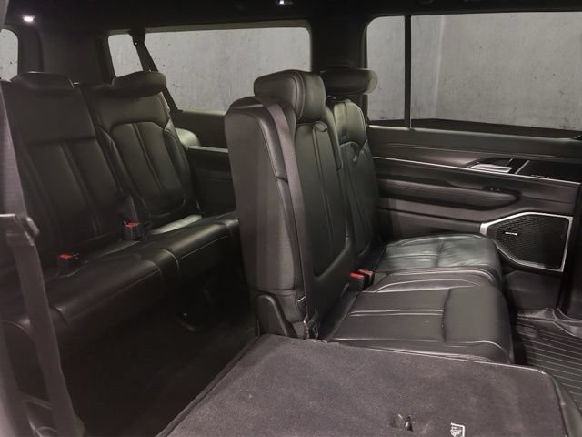 Used 2023 Jeep Wagoneer L Series II AWD/4WD image 21
