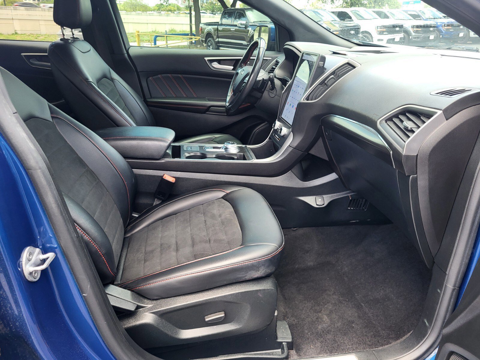 Certified 2022 Ford Edge ST-Line w/ Class II Trailer Tow Package AWD/4WD image 11