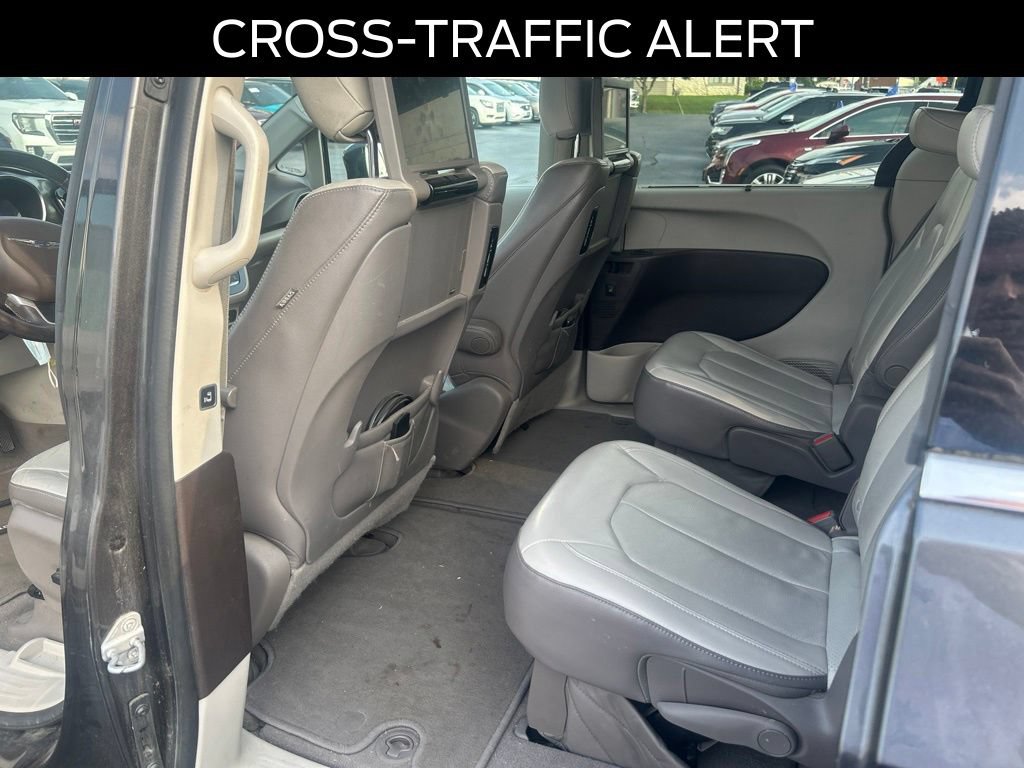 Used 2017 Chrysler Pacifica Touring-L Plus FWD image 19