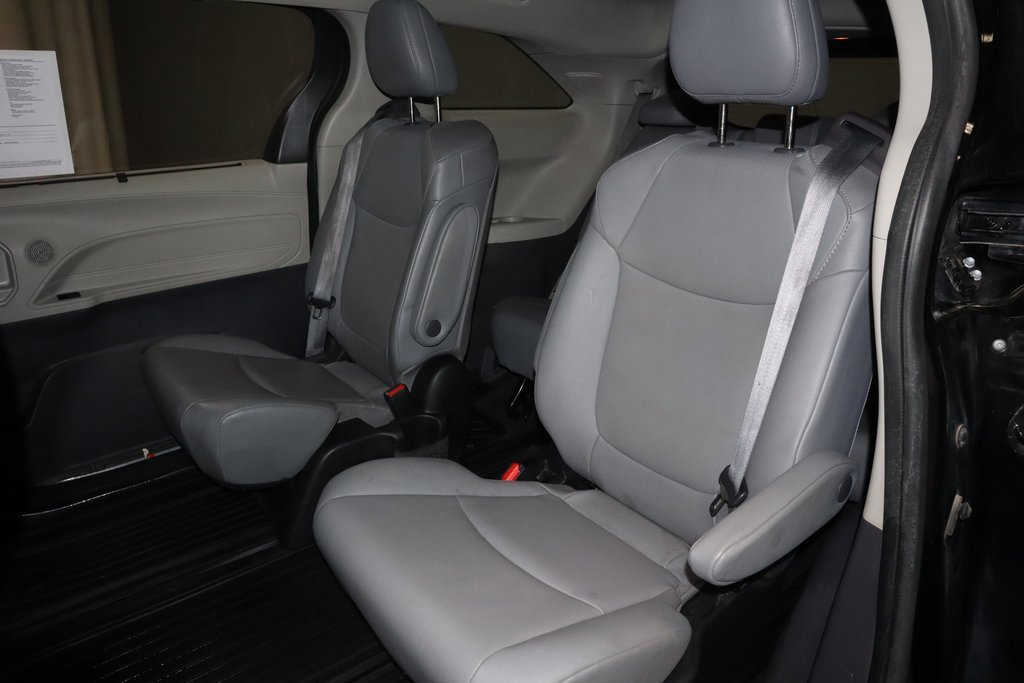 Used 2022 Toyota Sienna XLE w/ XLE Plus Package image 22