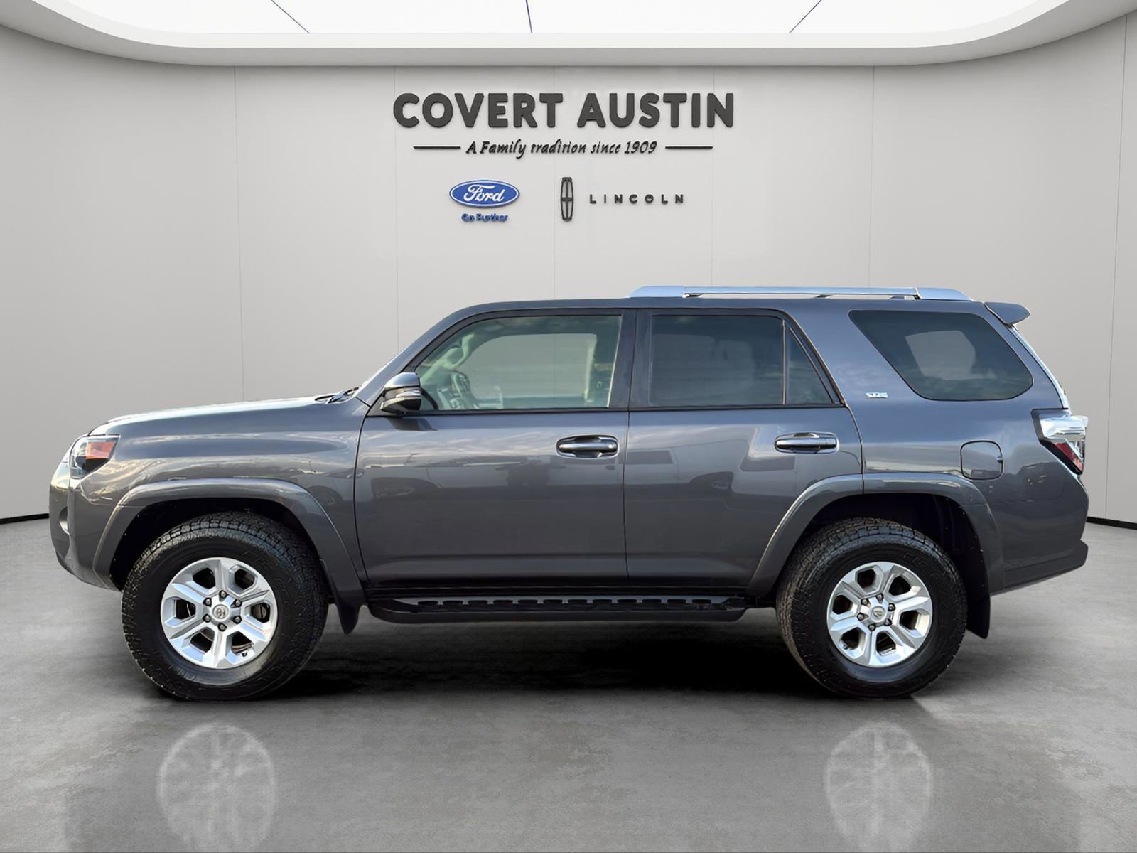Used 2017 Toyota 4Runner SR5 Premium image 2