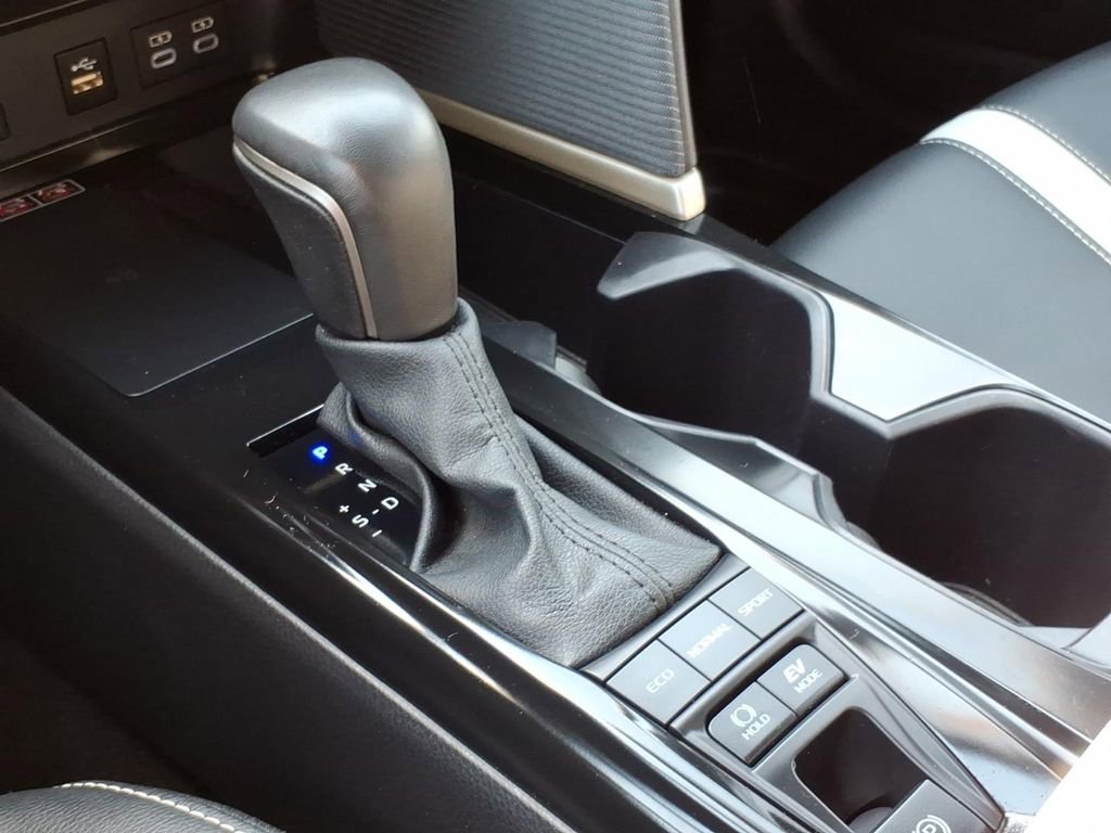 Used 2025 Toyota Camry SE w/ Convenience Package FWD image 17