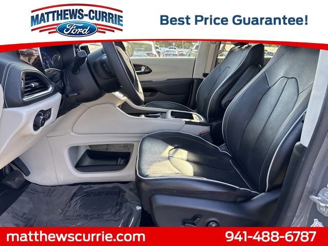 Used 2023 Chrysler Pacifica Limited image 9