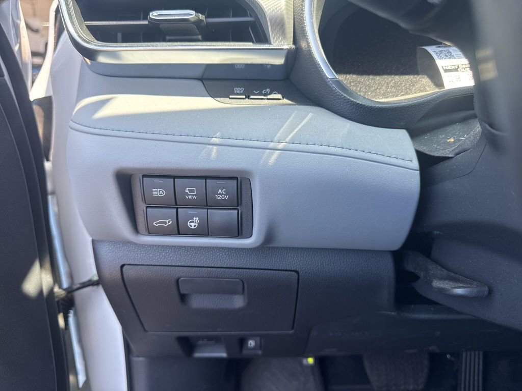 Used 2023 Toyota Highlander Platinum image 8