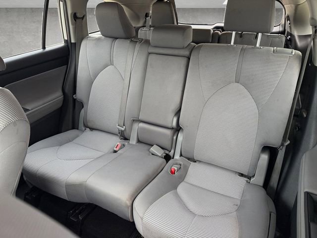 Used 2021 Toyota Highlander LE FWD image 23