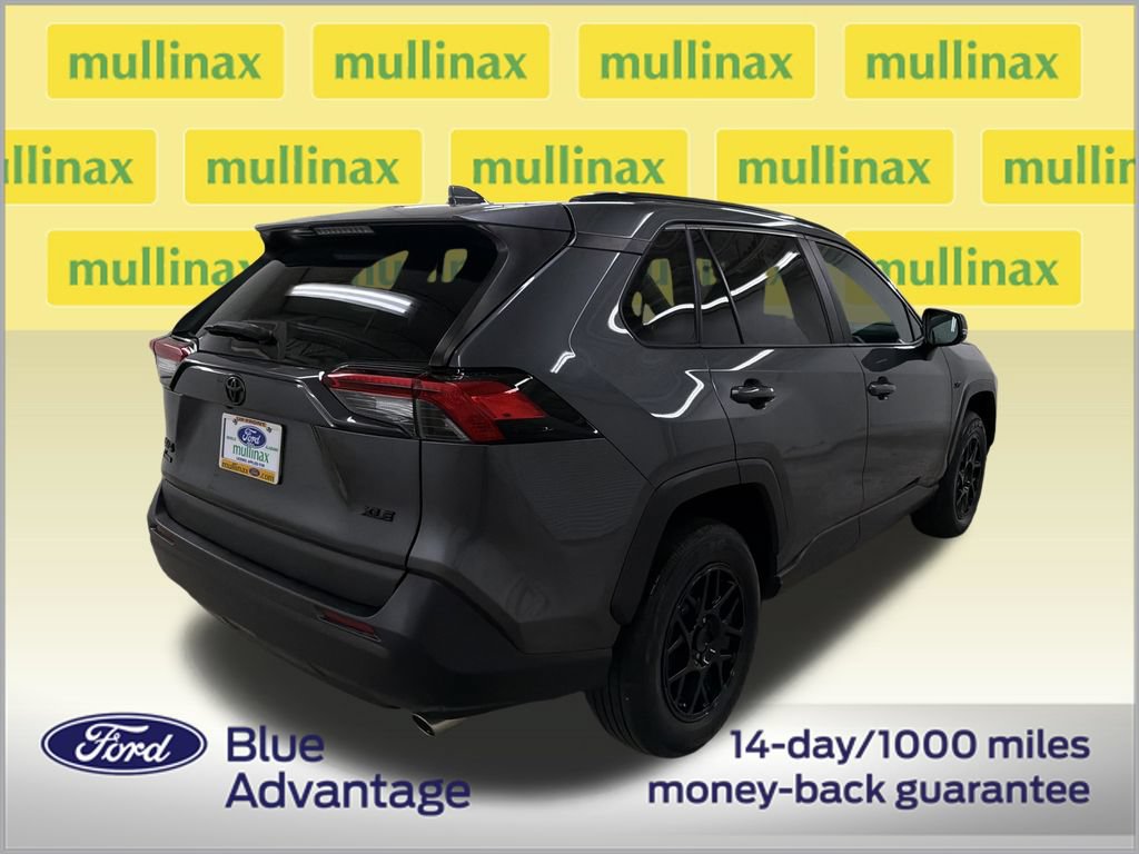 Used 2020 Toyota RAV4 XLE w/ Convenience Package FWD image 3