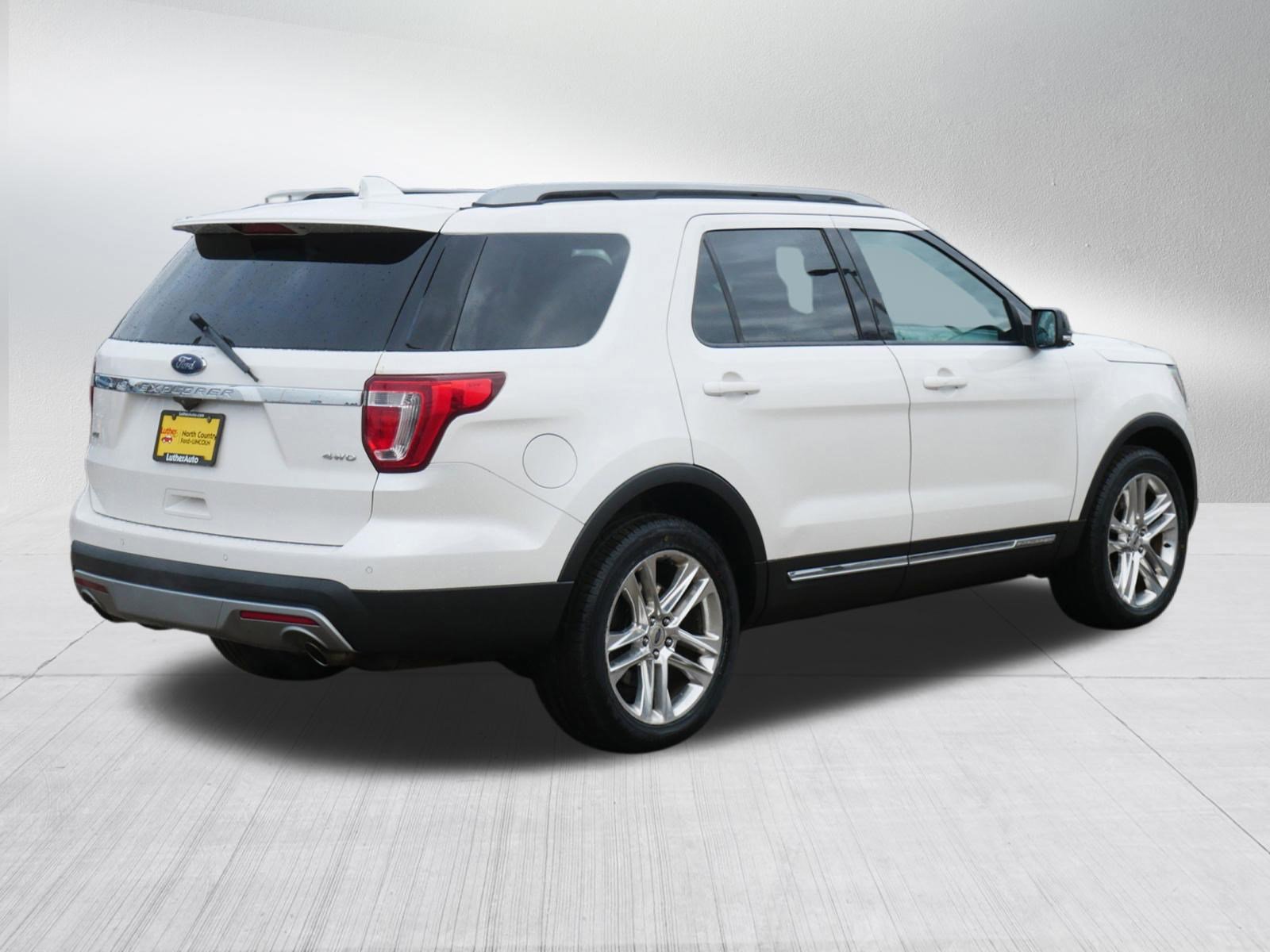 Certified 2017 Ford Explorer XLT w/ Equipment Group 202A image 5