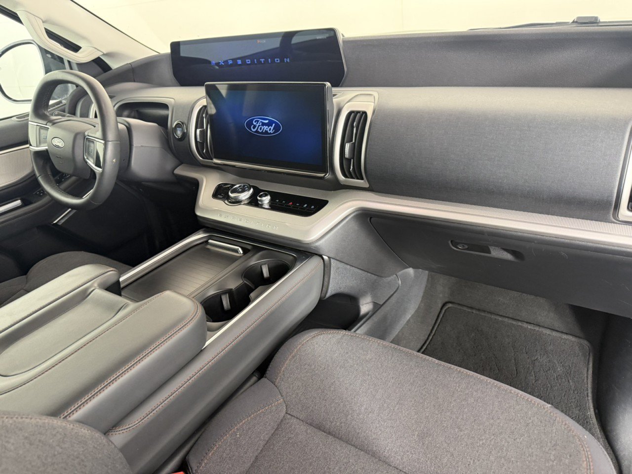 Certified 2025 Ford Expedition Active AWD/4WD image 11