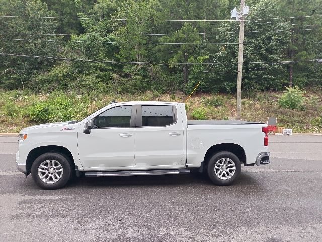 Used 2022 Chevrolet Silverado 1500 LT AWD/4WD image 6
