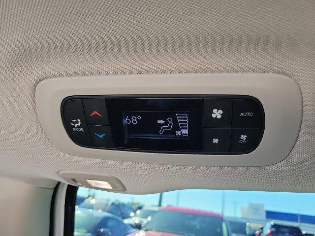 Used 2024 Chrysler Pacifica Limited w/ Uconnect Theater Family Group FWD image 24