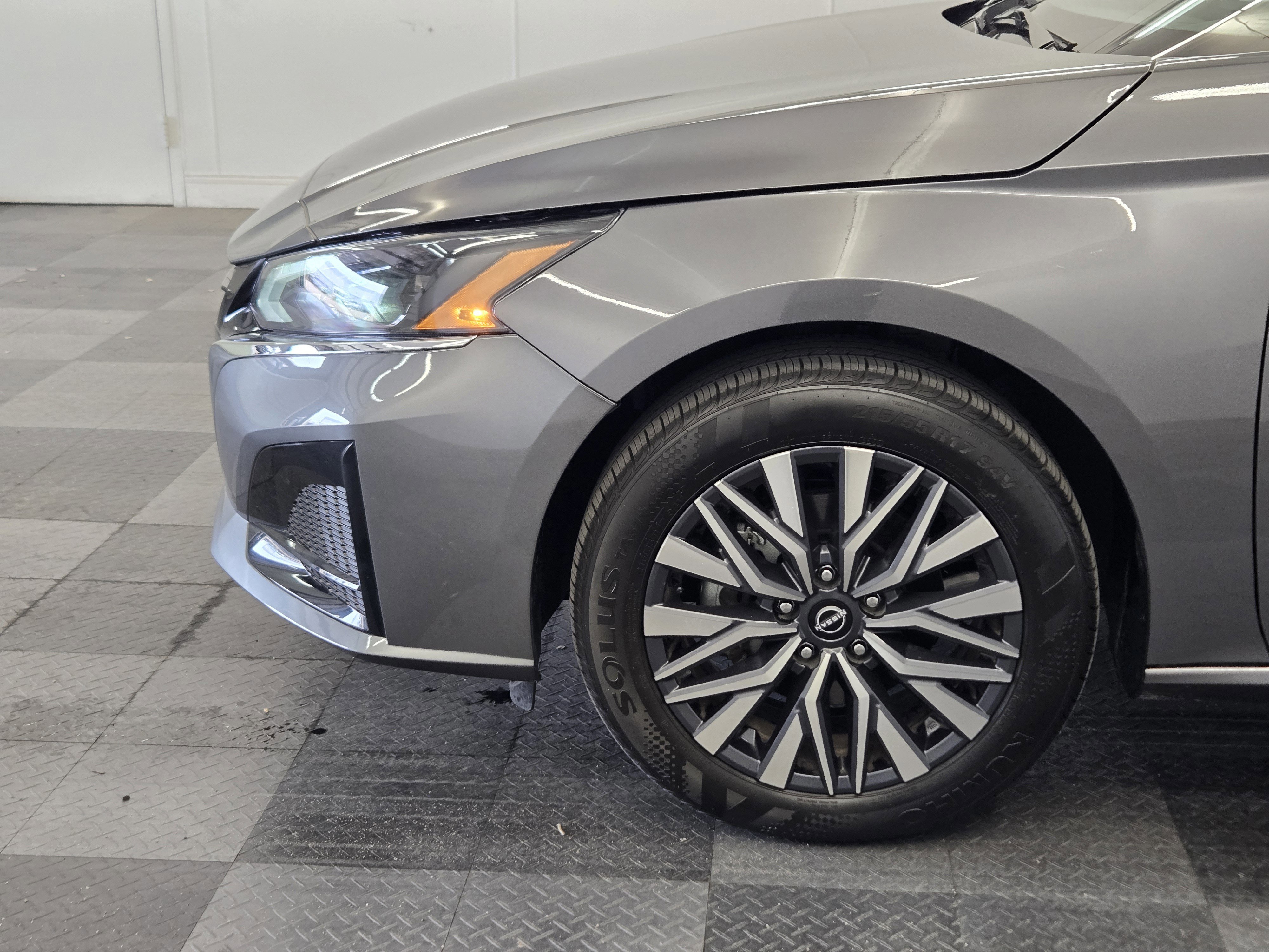 Used 2025 Nissan Altima 2.5 SV image 9