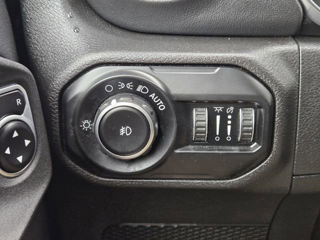 Used 2020 Jeep Wrangler Unlimited Sahara AWD/4WD image 21