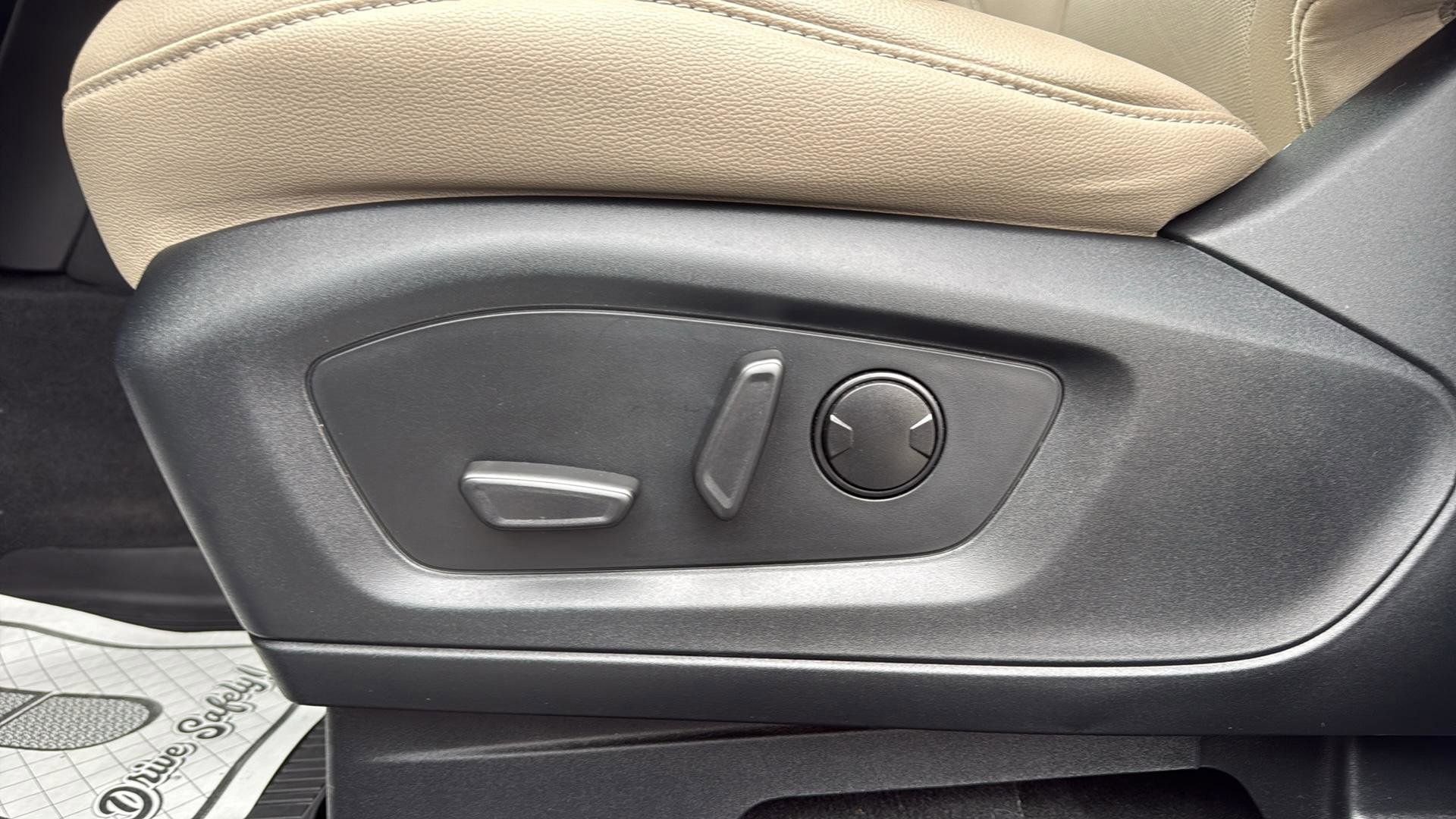 Certified 2023 Ford Explorer Limited w/ Class IV Trailer Tow Package image 27