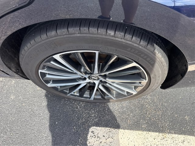 Used 2025 Lexus ES 300h w/ Premium Package FWD image 18