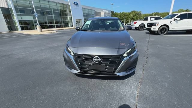 Used 2025 Nissan Altima 2.5 SV FWD image 3