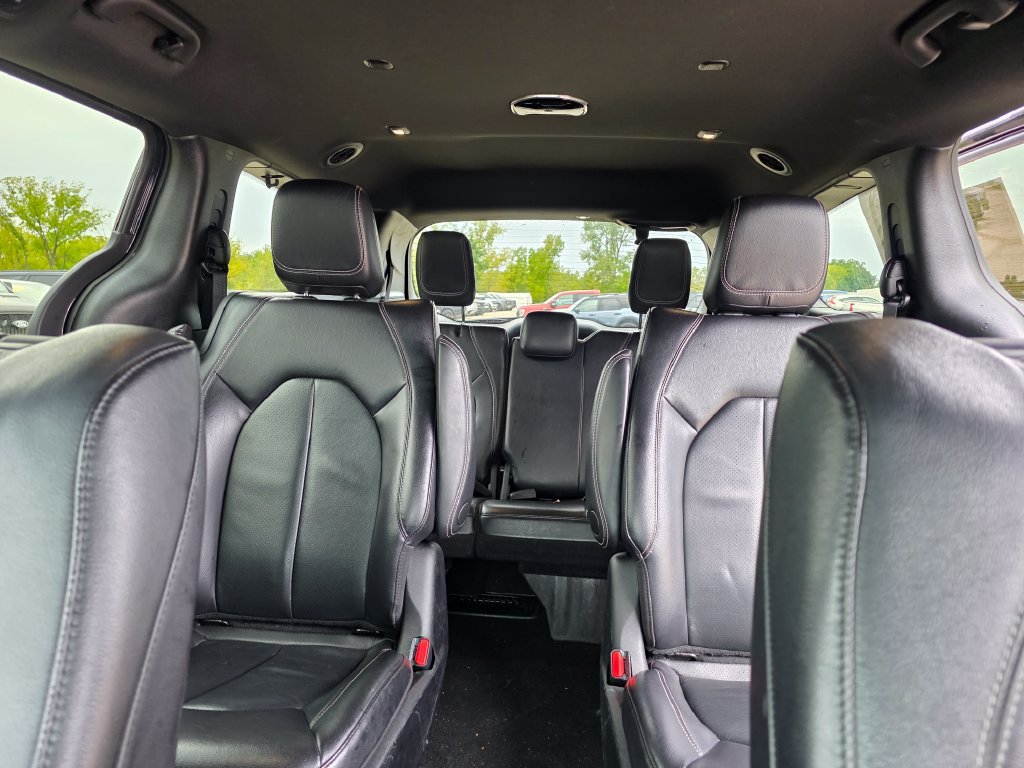 Used 2022 Chrysler Pacifica Touring-L w/ Uconnect Theater Family Group FWD image 19