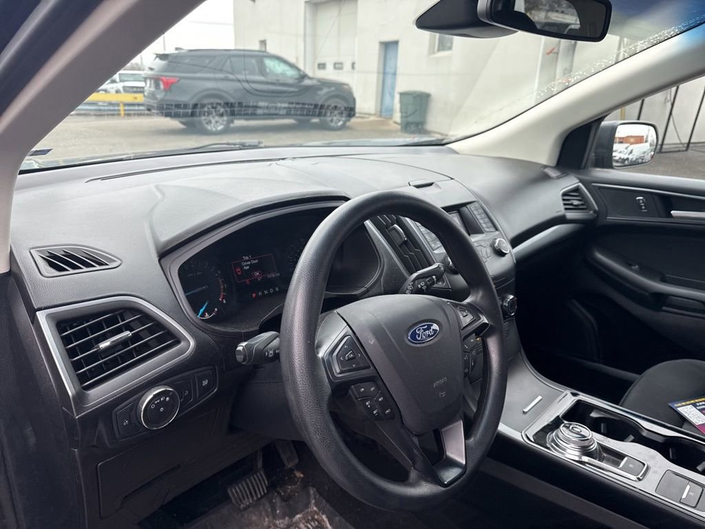 Certified 2019 Ford Edge SE image 11