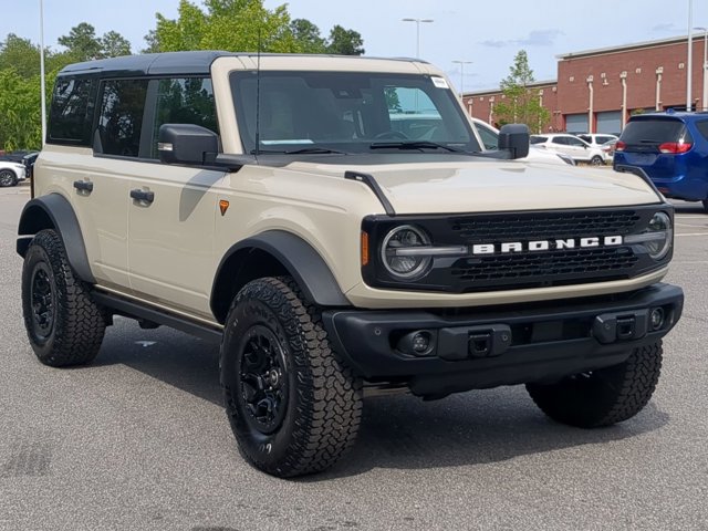 Certified 2025 Ford Bronco Badlands AWD/4WD image 1