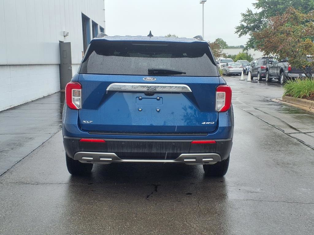 Certified 2022 Ford Explorer XLT w/ Equipment Group 202A image 3