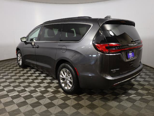 Used 2022 Chrysler Pacifica Touring-L w/ Uconnect Theater Family Group AWD/4WD image 7
