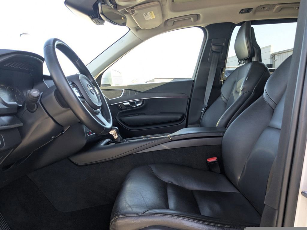 Used 2020 Volvo XC90 T5 Momentum image 23