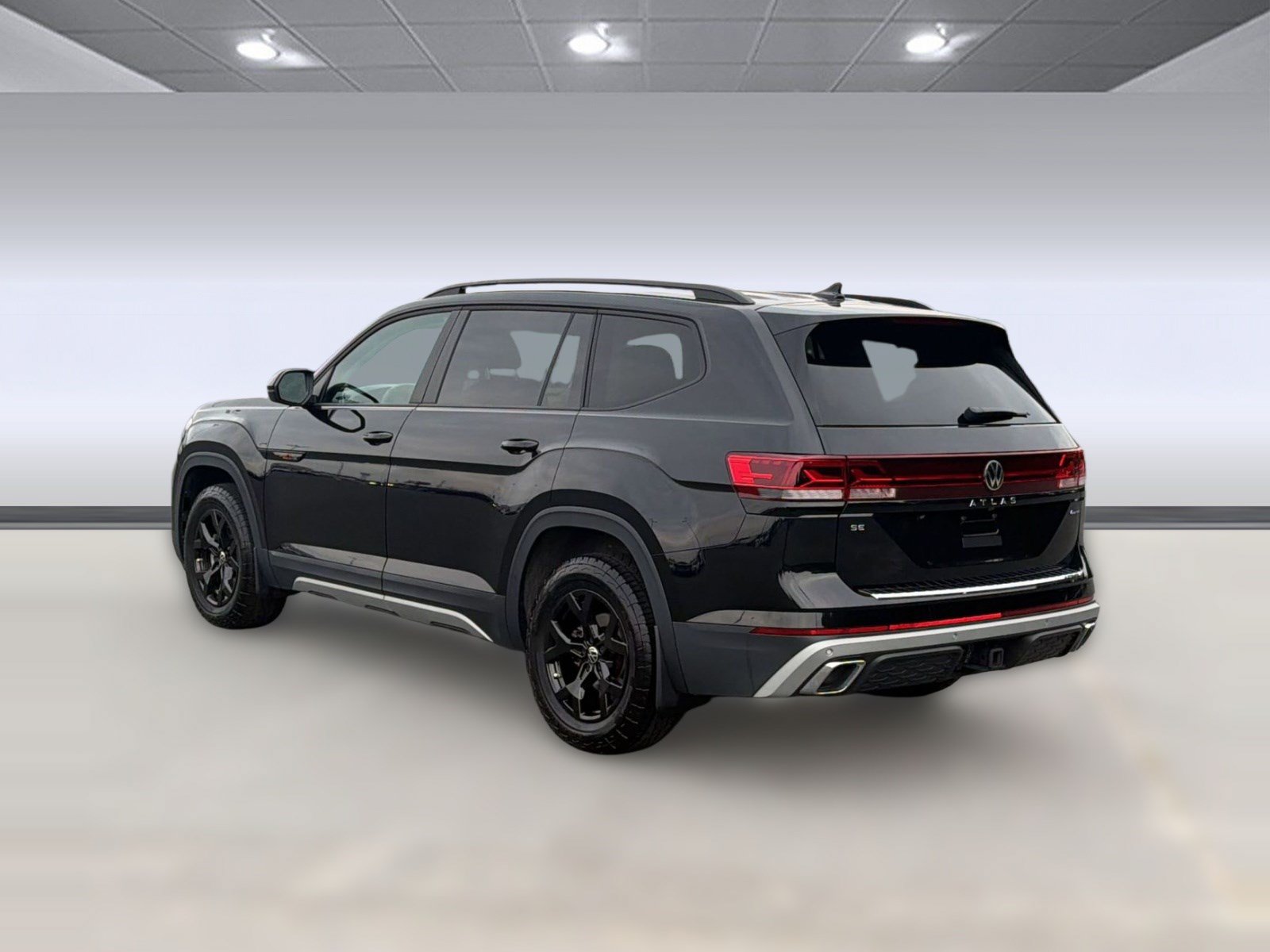 Used 2024 Volkswagen Atlas Peak Edition SE AWD/4WD image 3