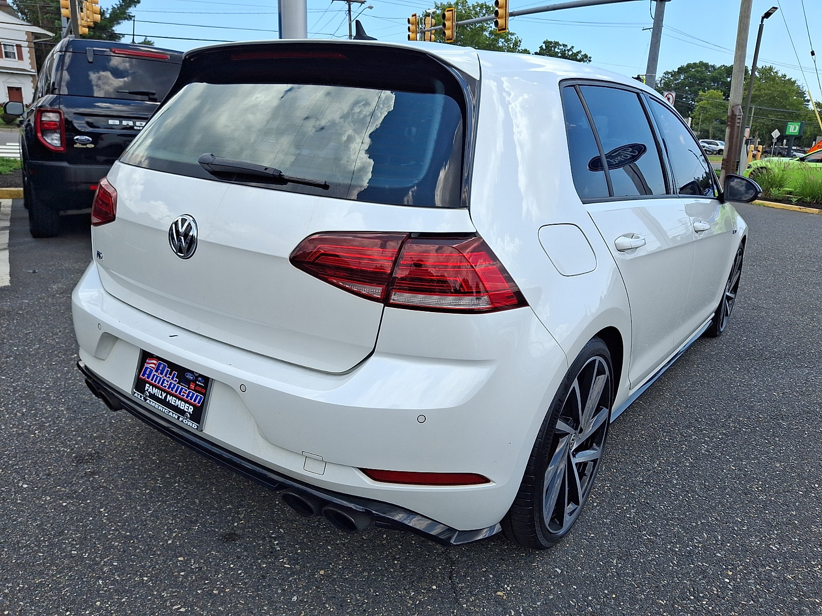 Used 2018 Volkswagen Golf R 4-Door AWD/4WD image 10