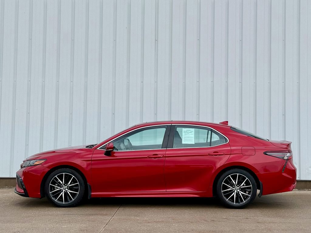 Used 2021 Toyota Camry SE w/ Cold Weather Package image 6