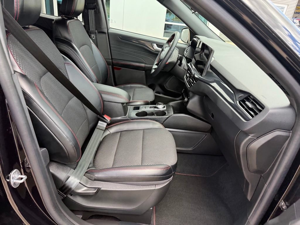 Certified 2023 Ford Escape ST-Line w/ Tech Pack #1 FWD image 17