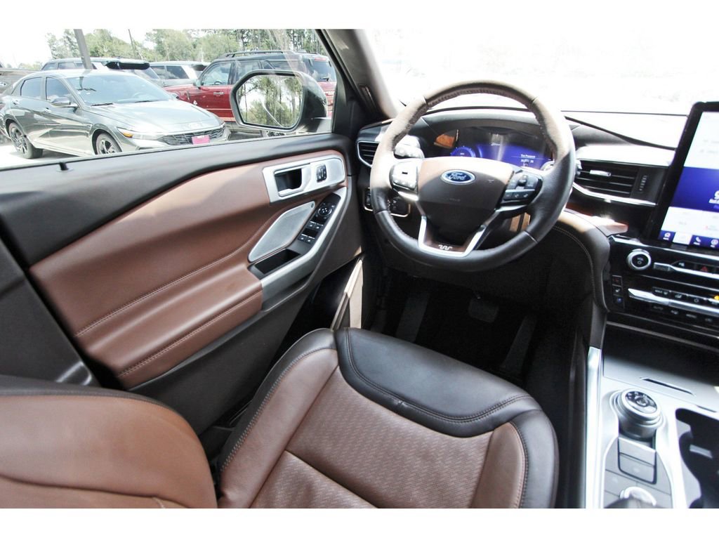 Certified 2023 Ford Explorer King Ranch w/ Technology Package AWD/4WD image 12