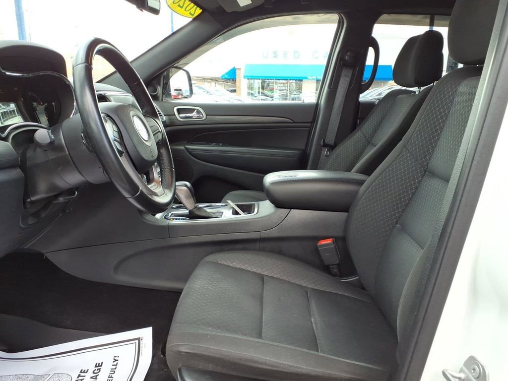 Used 2020 Jeep Grand Cherokee Laredo AWD/4WD image 12