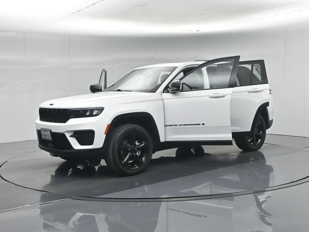 Used 2023 Jeep Grand Cherokee Altitude AWD/4WD image 34
