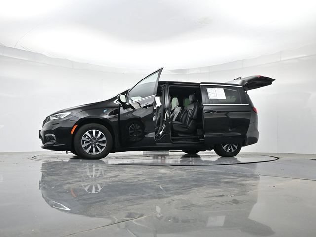 Used 2025 Chrysler Pacifica Select FWD image 49