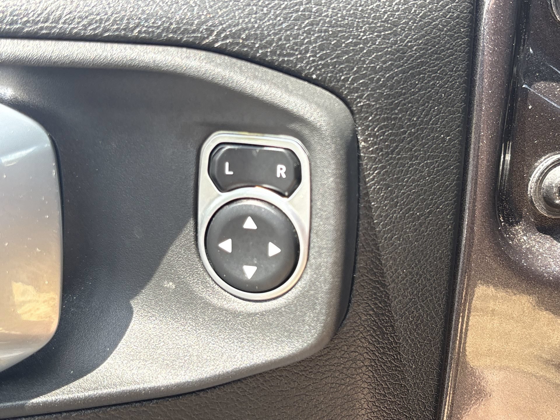 Used 2024 Jeep Wrangler Rubicon w/ Technology Group AWD/4WD image 15