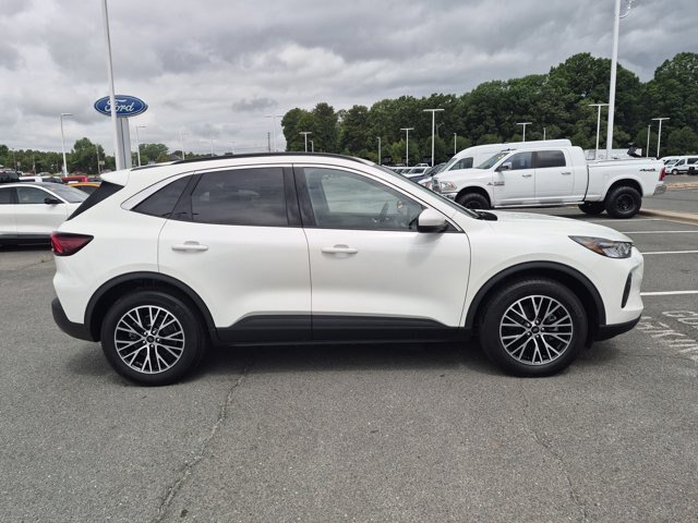 Certified 2023 Ford Escape SE FWD image 3