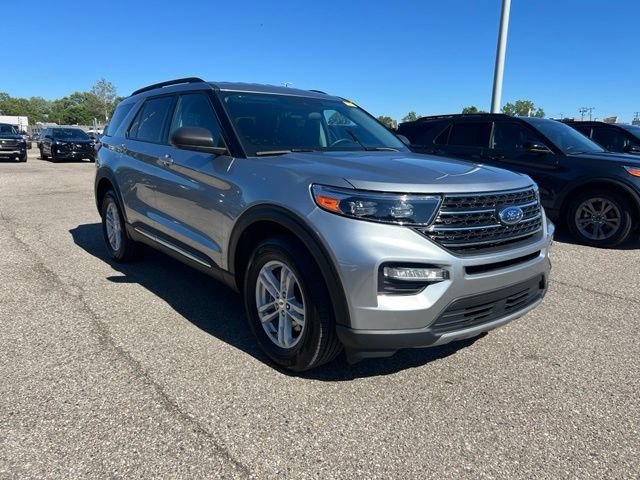 Certified 2024 Ford Explorer XLT w/ Equipment Group 202A AWD/4WD image 3