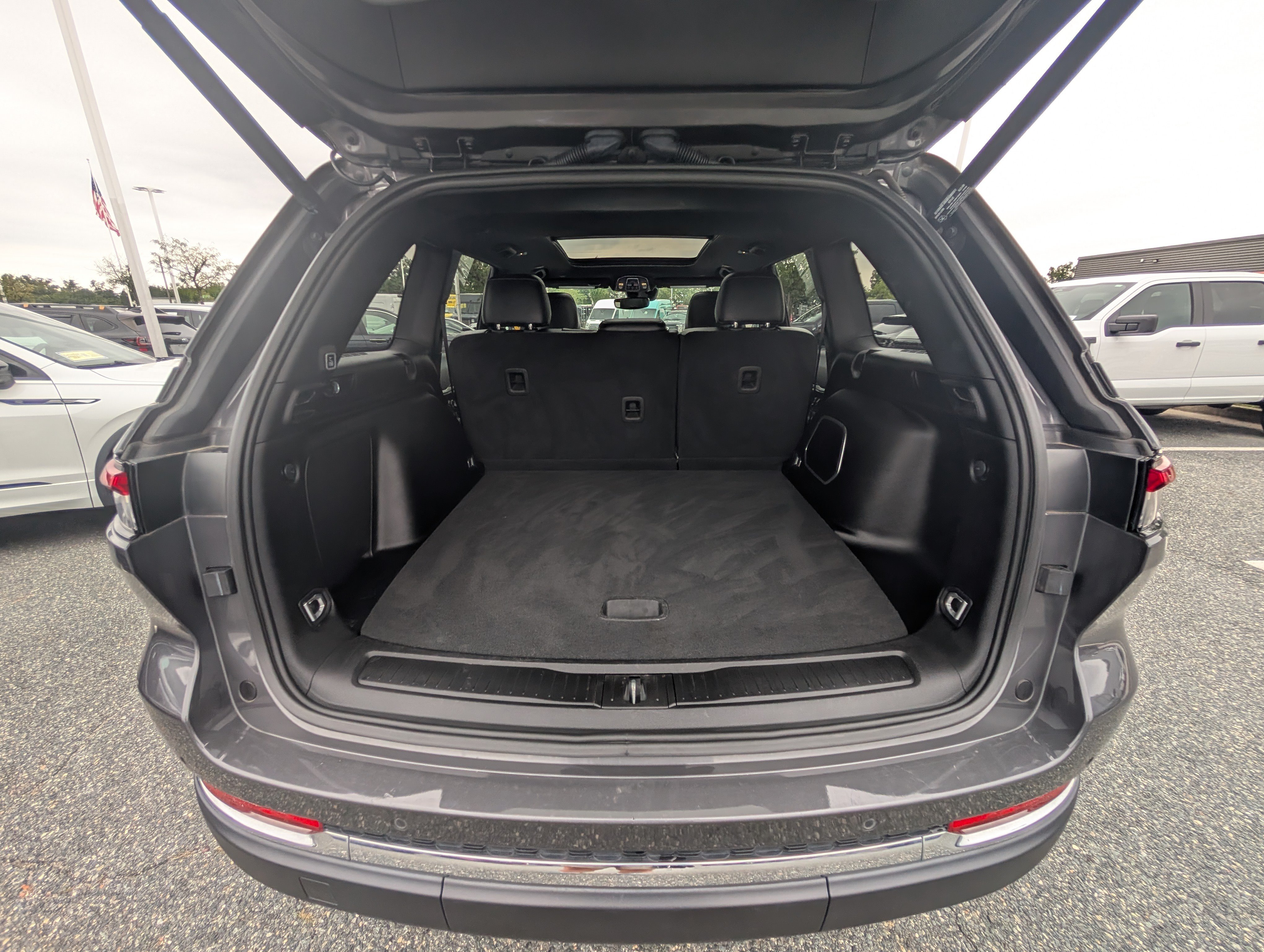 Used 2024 Jeep Grand Cherokee Limited 4xe AWD/4WD image 12