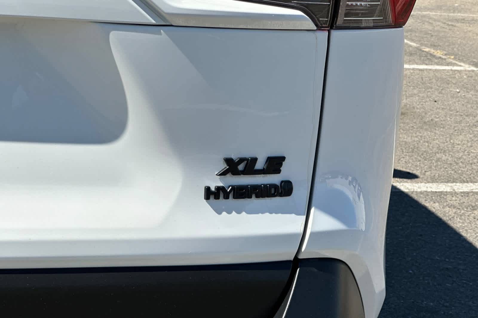 Used 2021 Toyota RAV4 XLE w/ Convenience Package AWD/4WD image 28