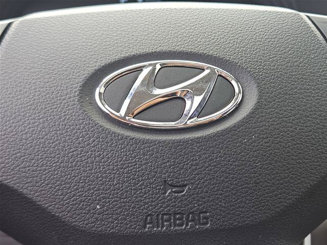 Used 2025 Hyundai Venue SEL FWD image 19