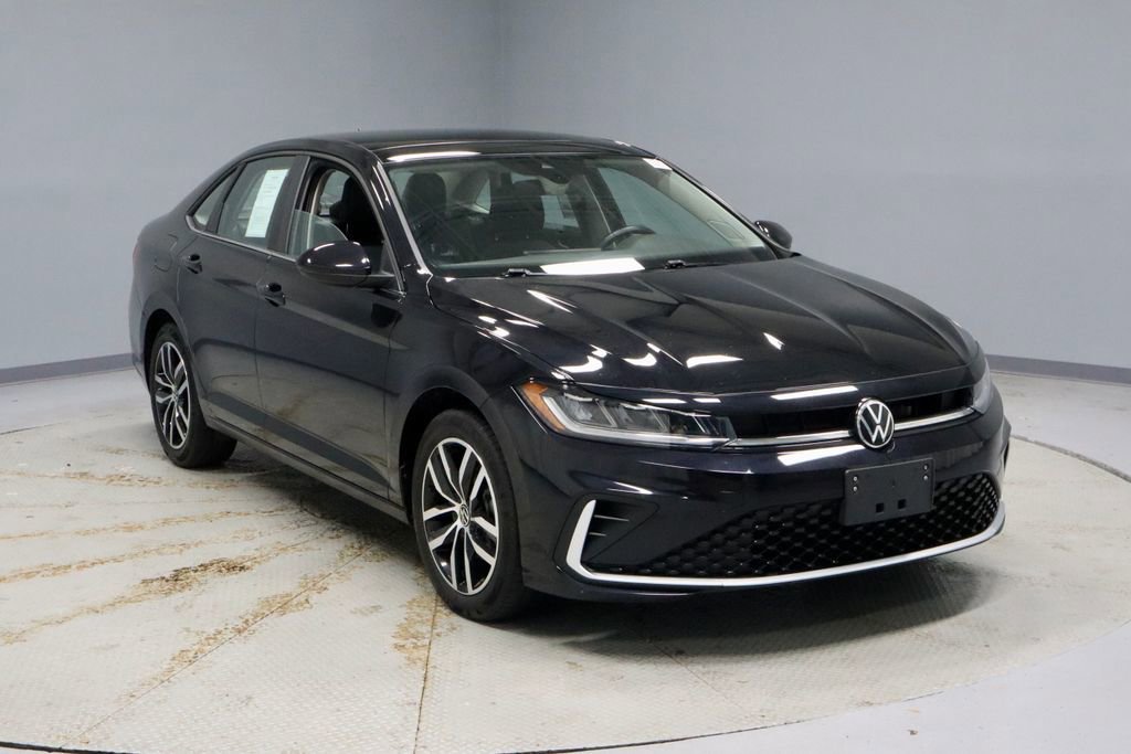Used 2025 Volkswagen Jetta SE image 7