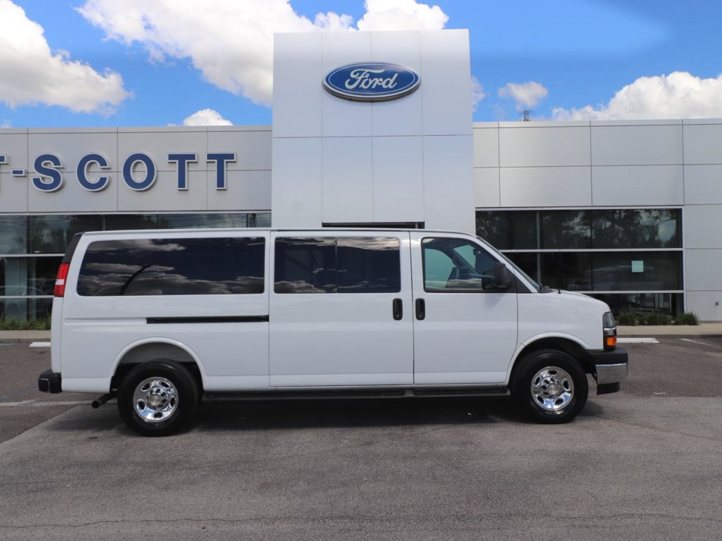 Used 2025 Chevrolet Express 3500 LT w/ LT Preferred Equipment Group RWD image 19